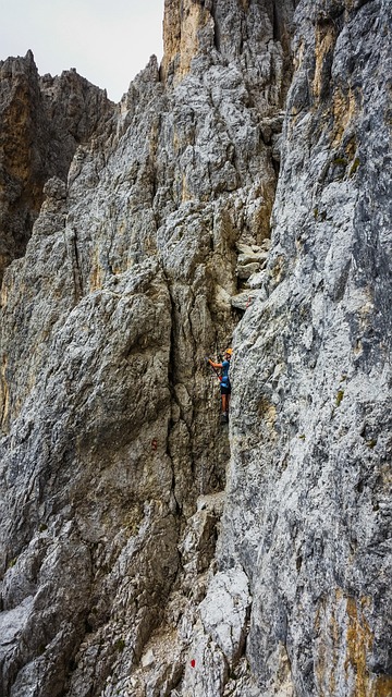 alpine refuge, alps, trentino-alto adige, background, beautiful wallpaper, catinaccio, rosengarten group, massif, italy, nature, mountain range, clouds, dolomites