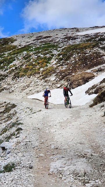 bycicles, nature, cyclists, bikes, wheels, mountain, trail, hill, rocks, alpine, dolomites