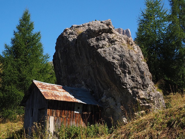 hut, lonely, abandoned, rock, danger, dangerous, passo di giau, italy, dolomites