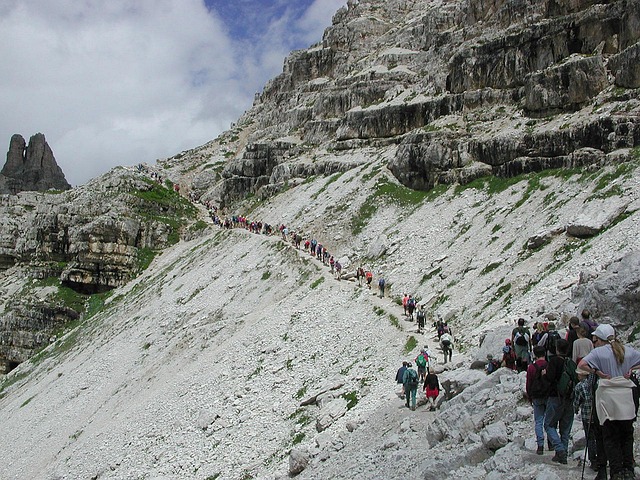 three peaks, trail, hike, crowd, path, mountains, alps, drei zinnen hut, rubble, rubble field, run over, people, hiking trail, steep, tourists, tourism, sexten dolomites, belluno, south-tirol, walker, three peaks of lavaredo hut, nature, rock, dolomites, eastern alps, veneto, italy, main dolomite, limestone