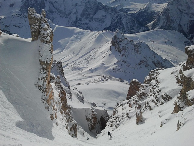 to ski, freeriding, steep slope, gutter, dolomites